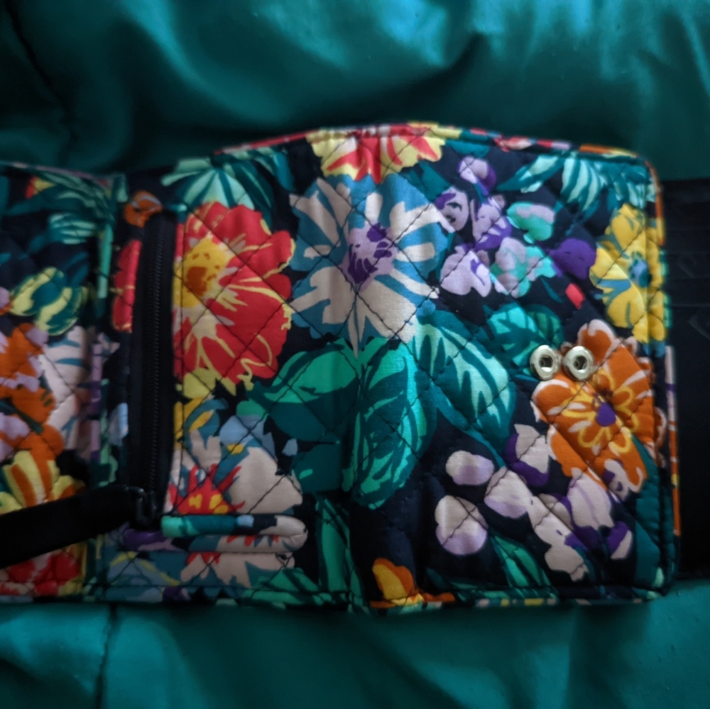 VERA BRADLEY HAPPY BLOOMS Riley compact wallet.